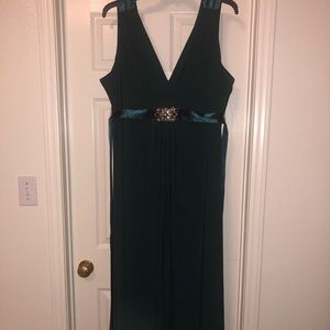 Scarlet 24w teal/aqua/green formal dress